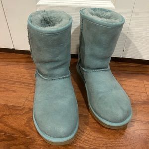 Girls Blue Uggs size 4